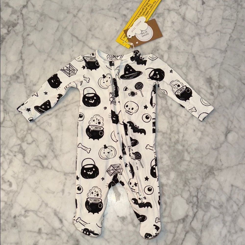 NWT ANGEL DEAR WHITE & BLACK HALLOWEEN FOOTIE NB